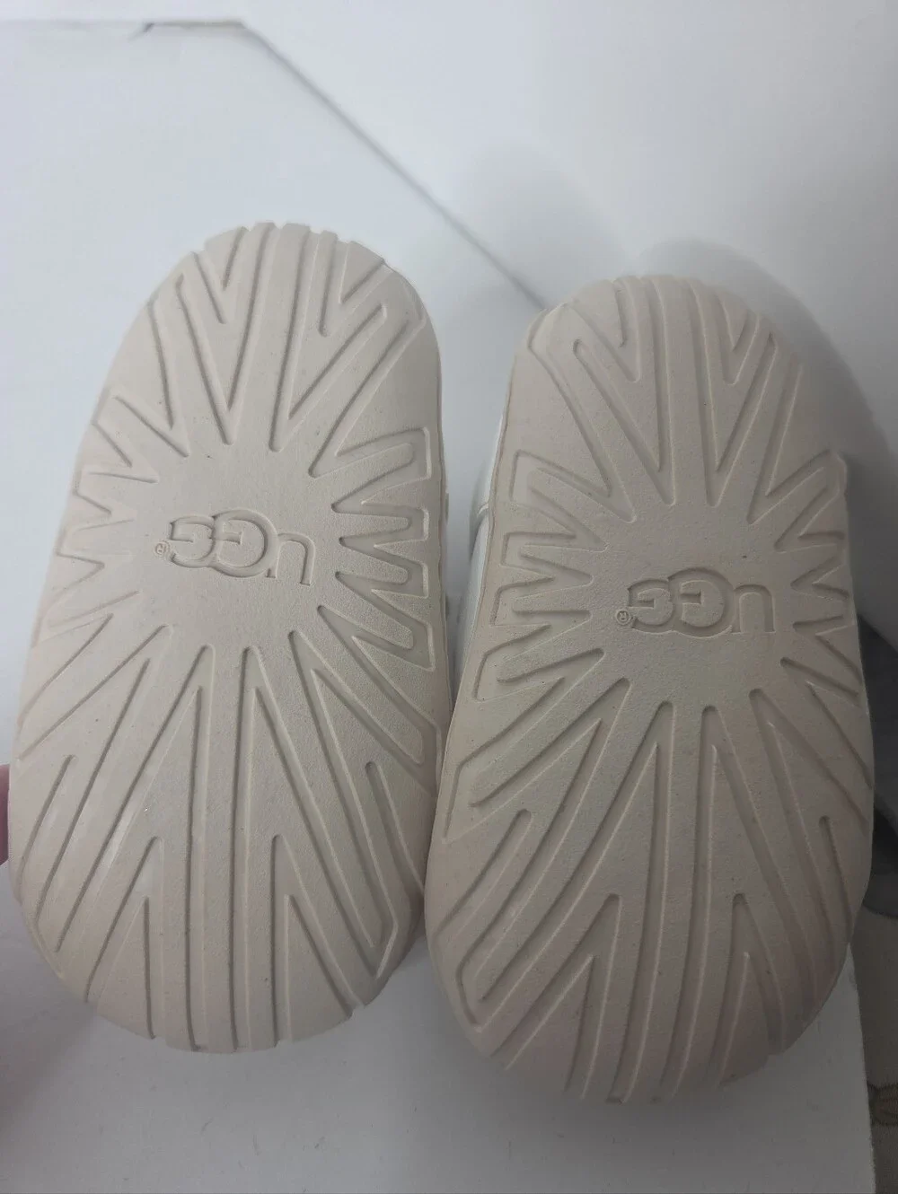 UGG Santore Toddler White Fisherman Sandal Size 5